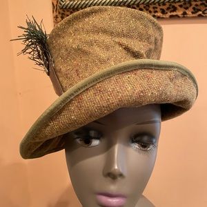 Rosebud green tweed hat 🎩 perfect for daily wear